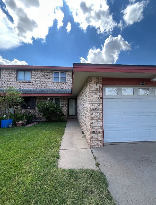 Primary Photo - Townhouse with Garage!