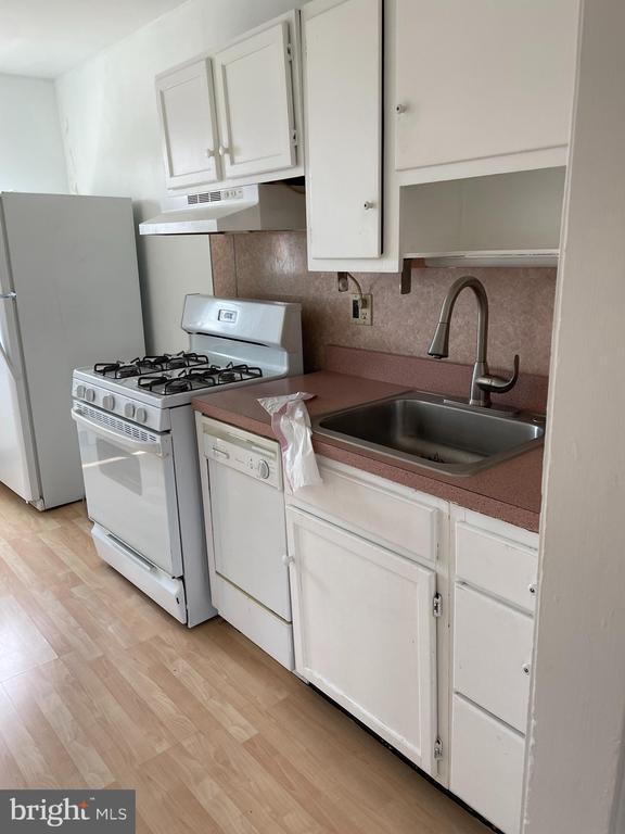 Building Photo - 6323 Sylvester St