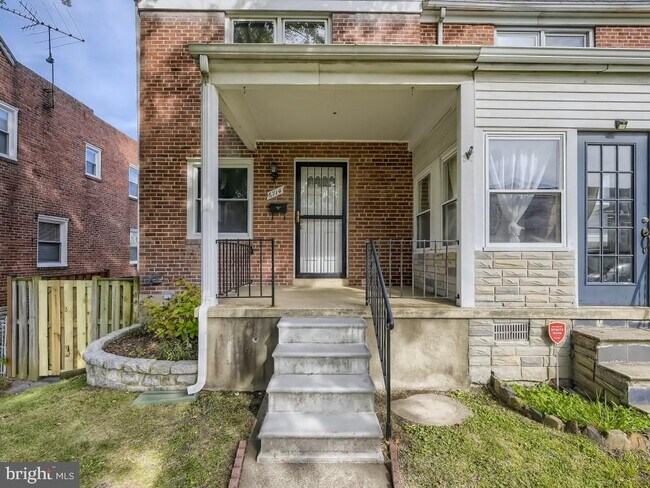 Foto del edificio - 6714 Woodley Rd