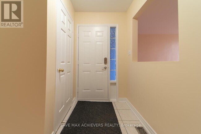 Building Photo - 822 Avonshire Ct