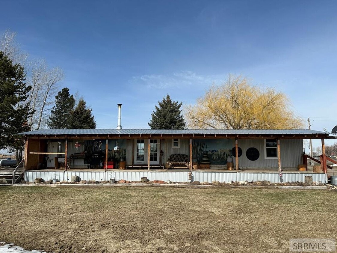 Primary Photo - 3 Bed 1 Bath Country home.