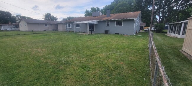 Building Photo - 1147 Dechant Ct