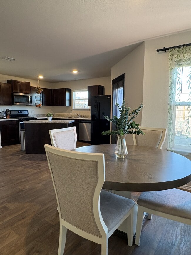 Foto del edificio - 5826 Kendall Pr