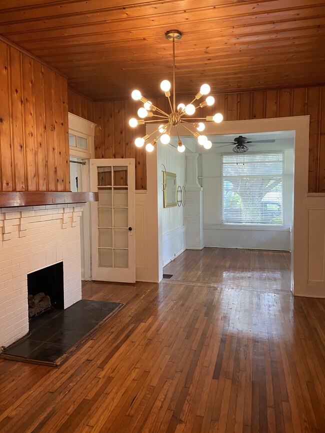 Large Downstairs unit - 1100 sq feet - 616 W Azeele St