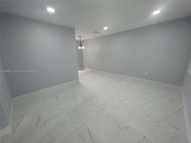 Foto del edificio - 27 NE 5th Ave