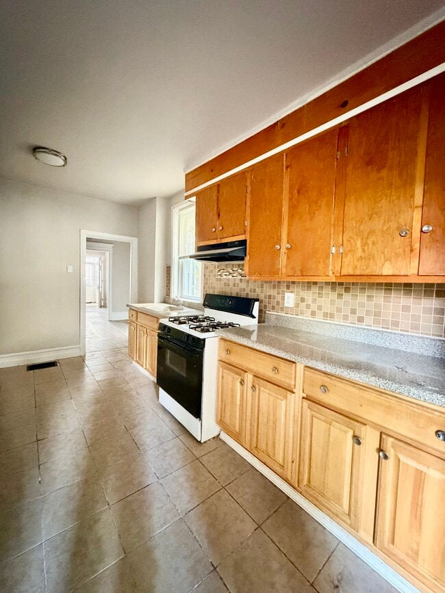 Building Photo - 27 N Edgewood St