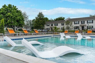 Building Photo - The Colony at the Oaks