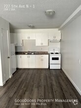 Building Photo - 727 5th Ave N