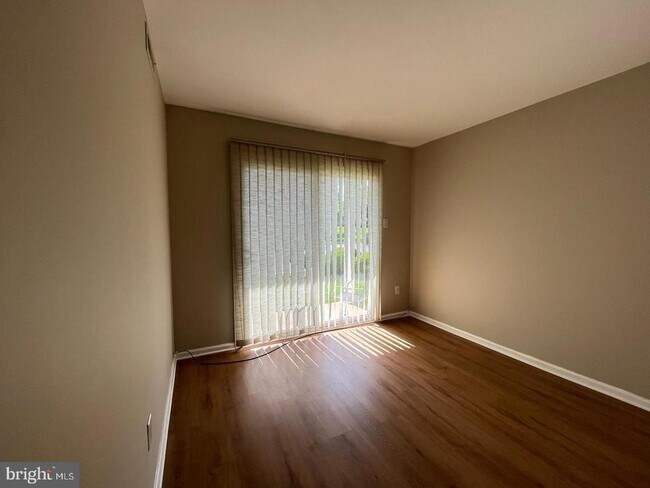 Foto del edificio - 41013 Coopers Pl