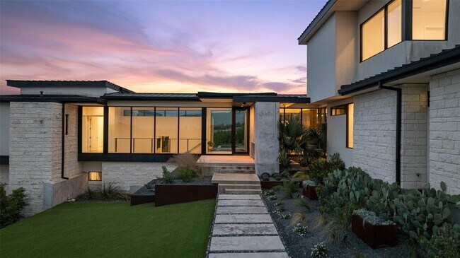 Foto del edificio - 4202 Serene Hills Dr