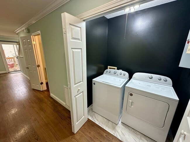 Foto del edificio - Beautifully Updated Townhome in the Heart of Clemson