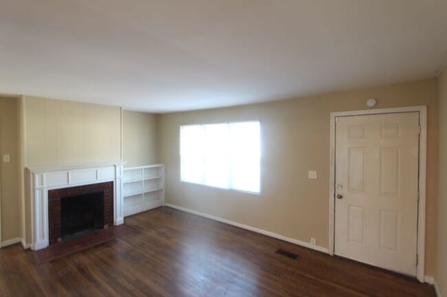 Building Photo - 3 Bedroom, 1 Bath! New on the Market!!  Co...