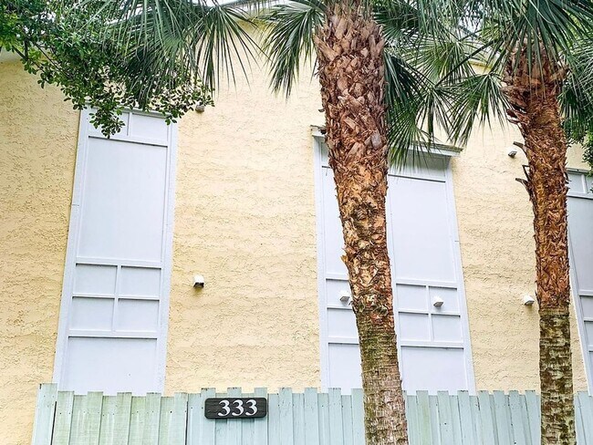 Foto del edificio - 2 Bedroom, 2 Bathroom Condo in Woodscape -...