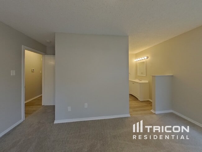 Building Photo - 2312 Vineyard Dr