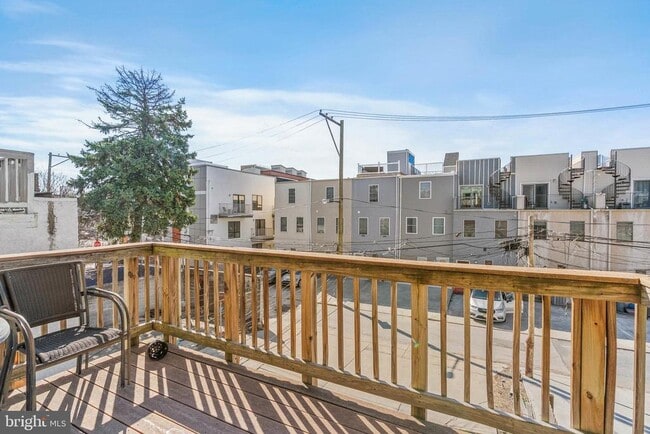 Building Photo - 1712 W Girard Ave