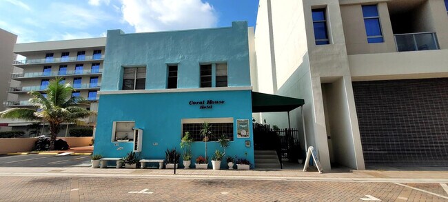 Foto del edificio - 324 Indiana St