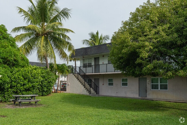 Apartamentos River Oaks - River Oaks Apartments