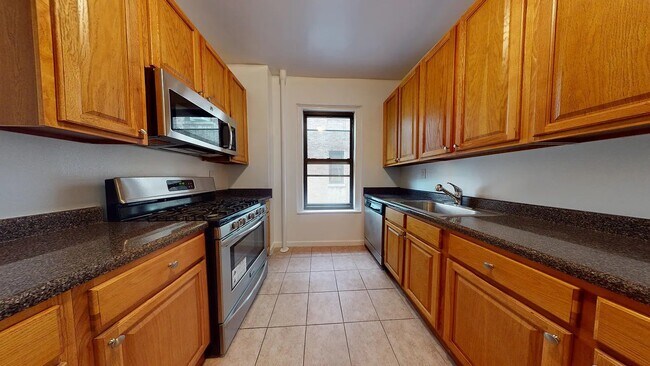 Foto del edificio - 656 W 204th St