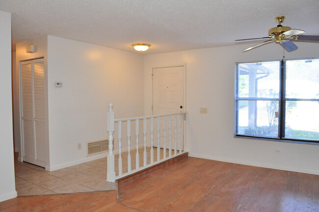 Family Room - 760 Glendale Avenue Northwest