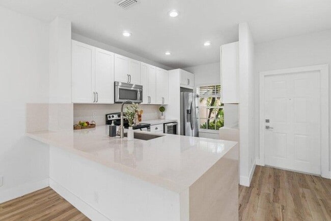 Foto del edificio - 6427 Park Lake Cir