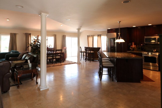 Diseño de interior de la puerta principal - 12742 Jardin Rd