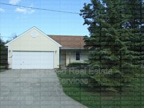 Building Photo - 988 Tam-O-Shanter Wy