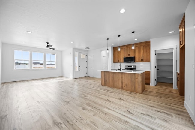 Foto del edificio - 2130 Justine Ct