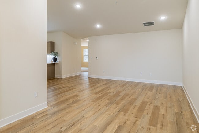 2BR2BA 1251SF - Seventh Hill Estates