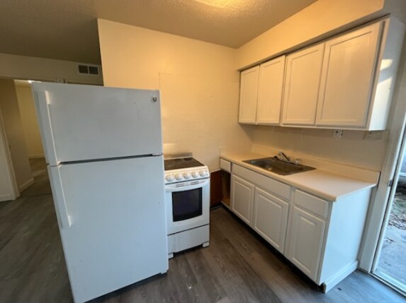 Foto del edificio - 2373 Williams Creek Rd