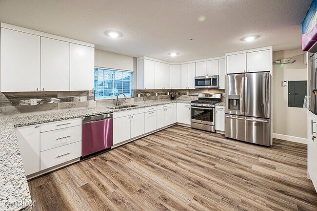 Building Photo - 9 br, 5 bath Apartment - 523 Nevada St