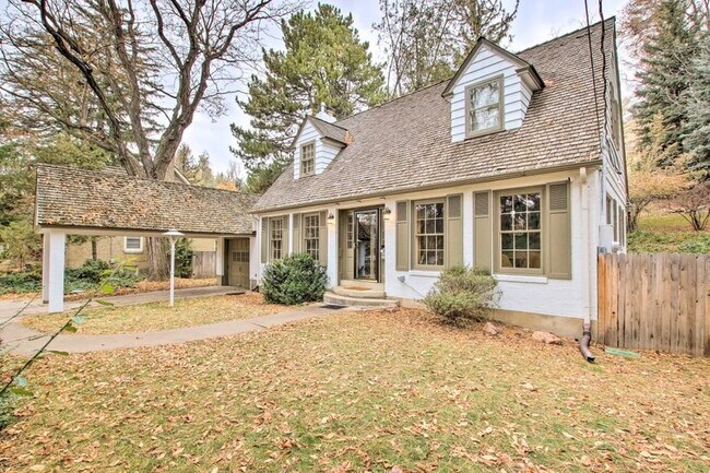 Building Photo - 661 Canyon Rd
