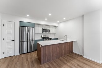 Building Photo - 12327-12107 107 St NW