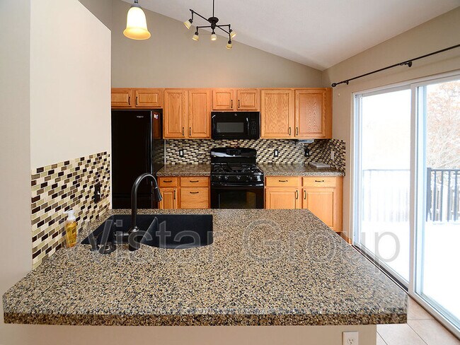 Foto del edificio - 15812 Redwood St