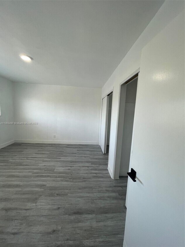Foto del edificio - 324 Surfside Blvd