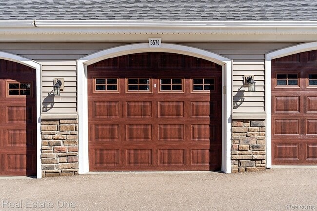 Building Photo - 5570 Arbor Chase Dr