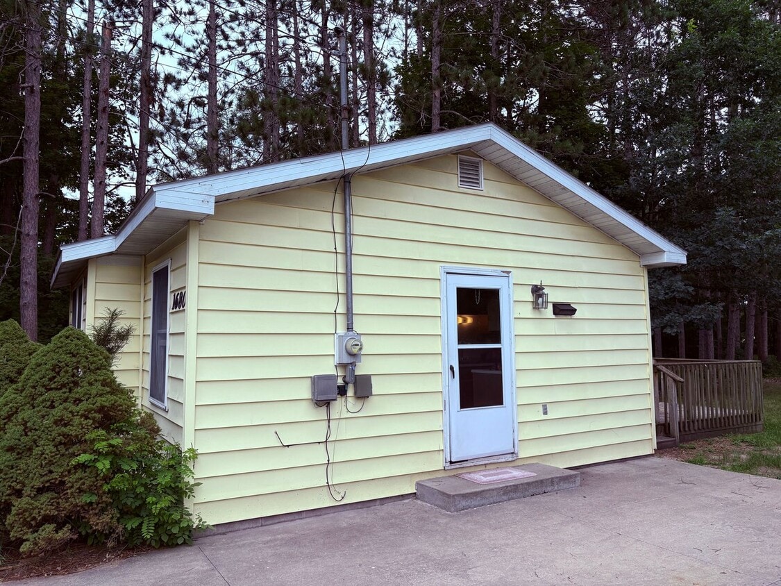 Building Photo - ONE BEDROOM HOME IN CADILLAC