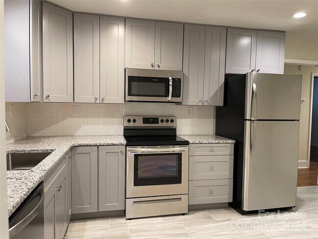 Foto del edificio - 4809 Bethany Pl