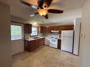 Building Photo - 3226 Oak Knoll Dr