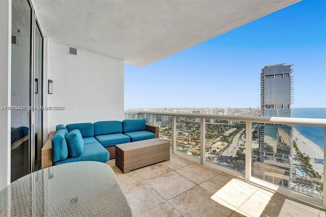 Foto del edificio - 18201 Collins Ave