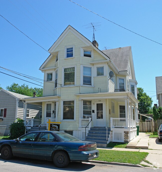 Building Photo - 311 11th St