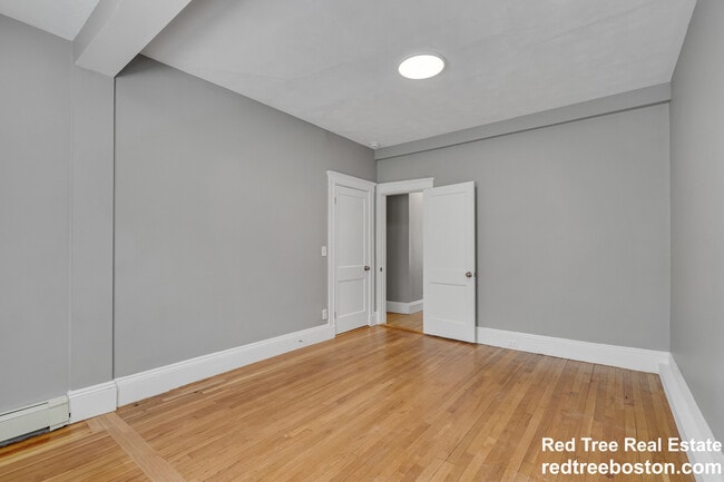 Building Photo - 142 Sutherland Rd