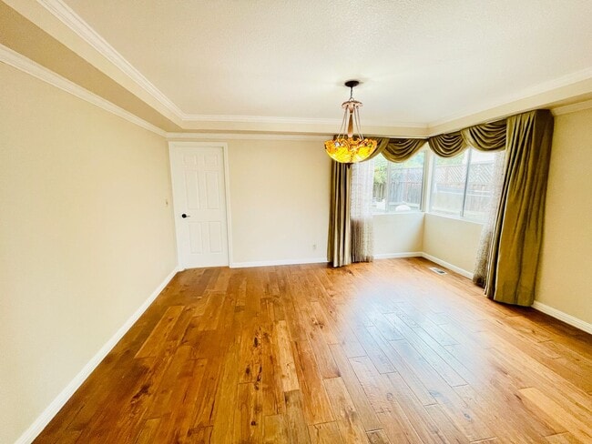 Building Photo - Beautiful 4 Bed 3 Bath + Huge Bonus Room A...