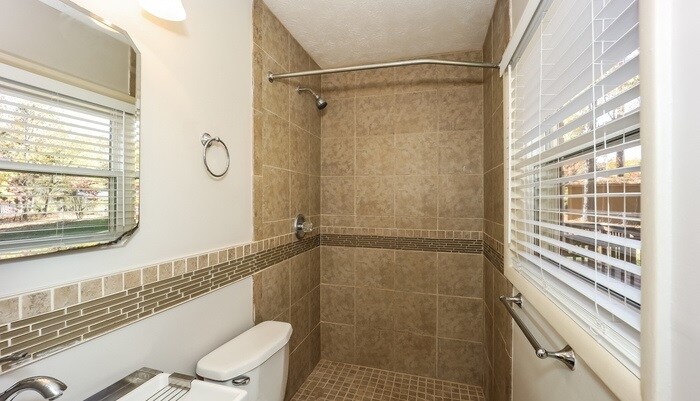 Building Photo - 6580 Carriage Dr SW