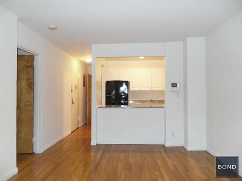 Building Photo - 225 E 85th St