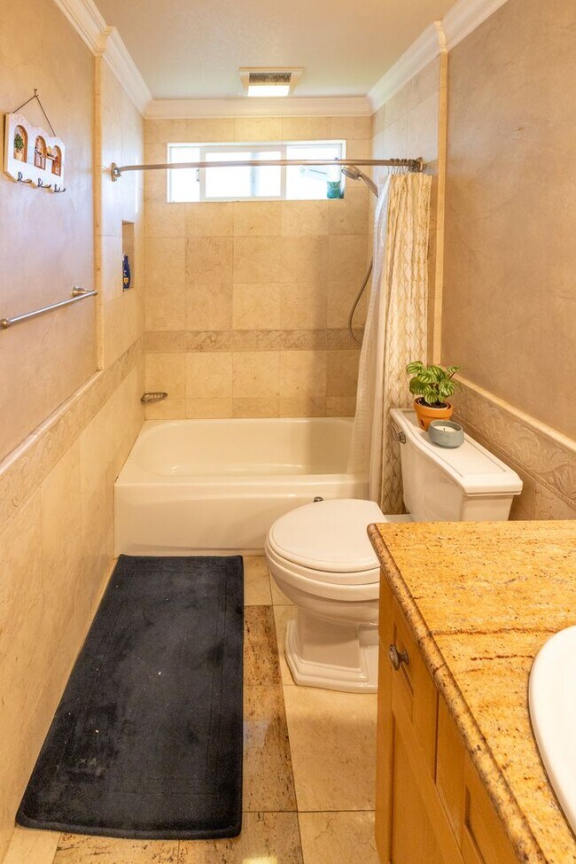 Building Photo - Charming Niles District Home with Private ...