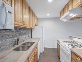 Building Photo - 8211 Katy Fwy