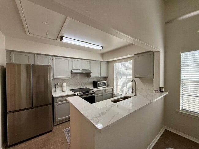 Building Photo - 2932 Manhattan Blvd