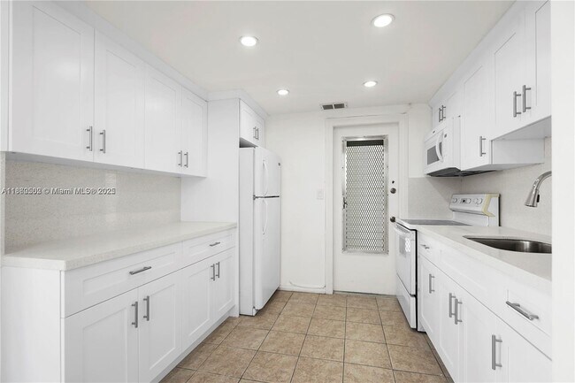 Foto del edificio - 7735 Abbott Ave