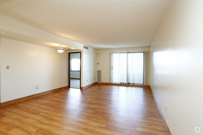 2HAB - Sala de estar - Highland Plaza Apartments