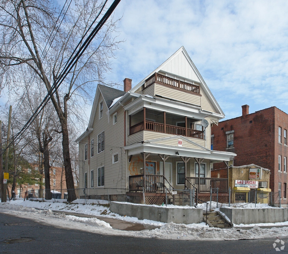 Building Photo - 206 Mather St